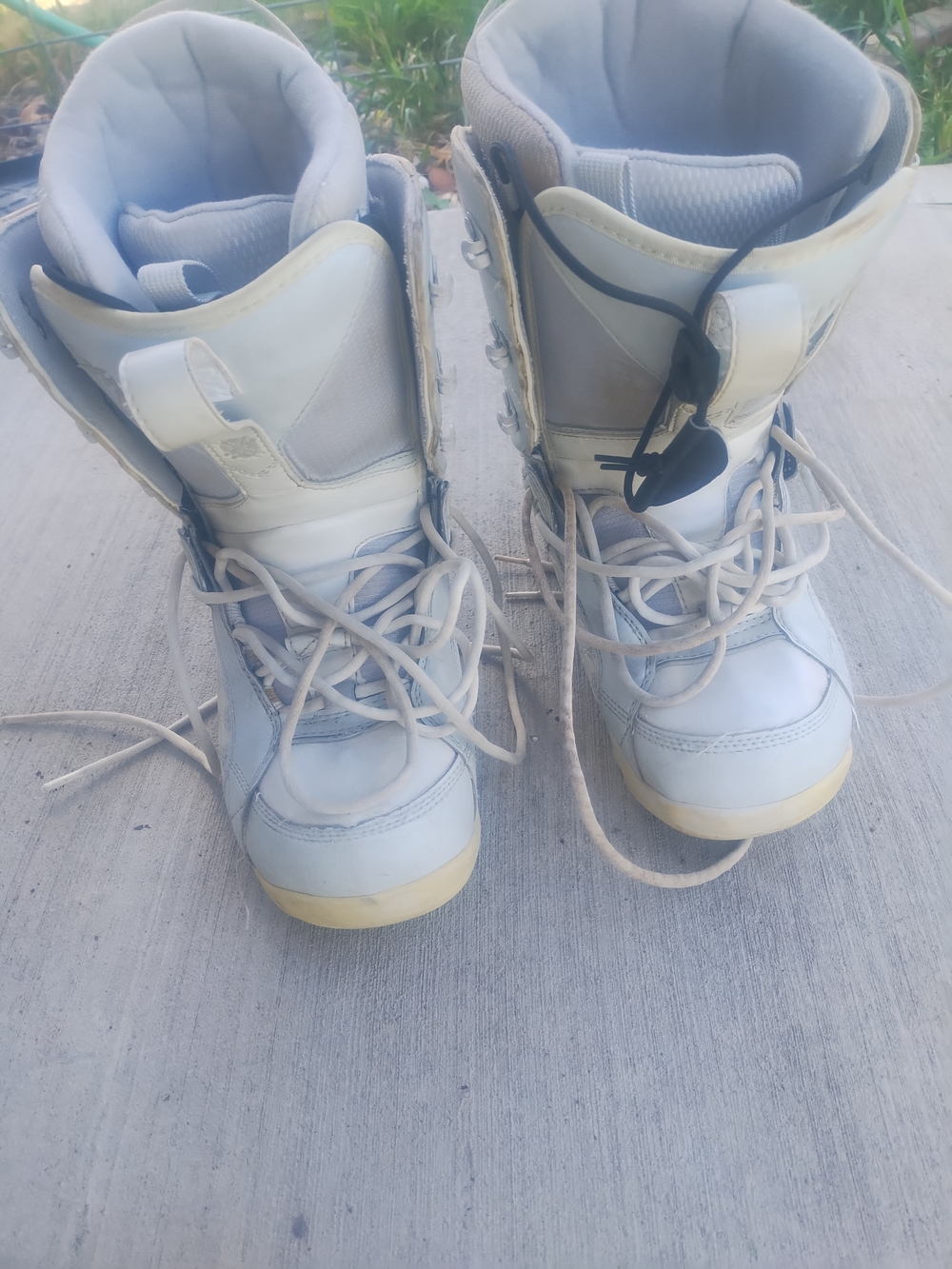 Women’s Winter Lace-Up Snow Boots in White — Comfort Insulated Design